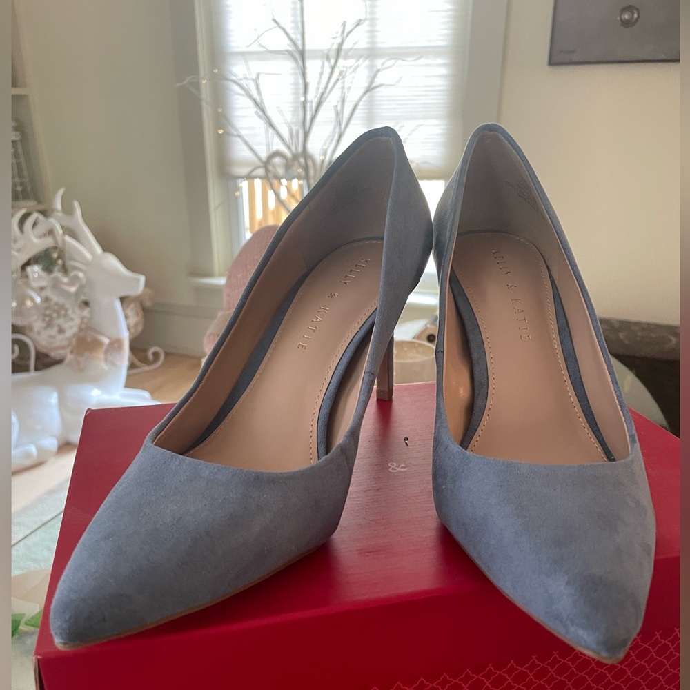 Kelly & Katie new women’s light blue suede pumps